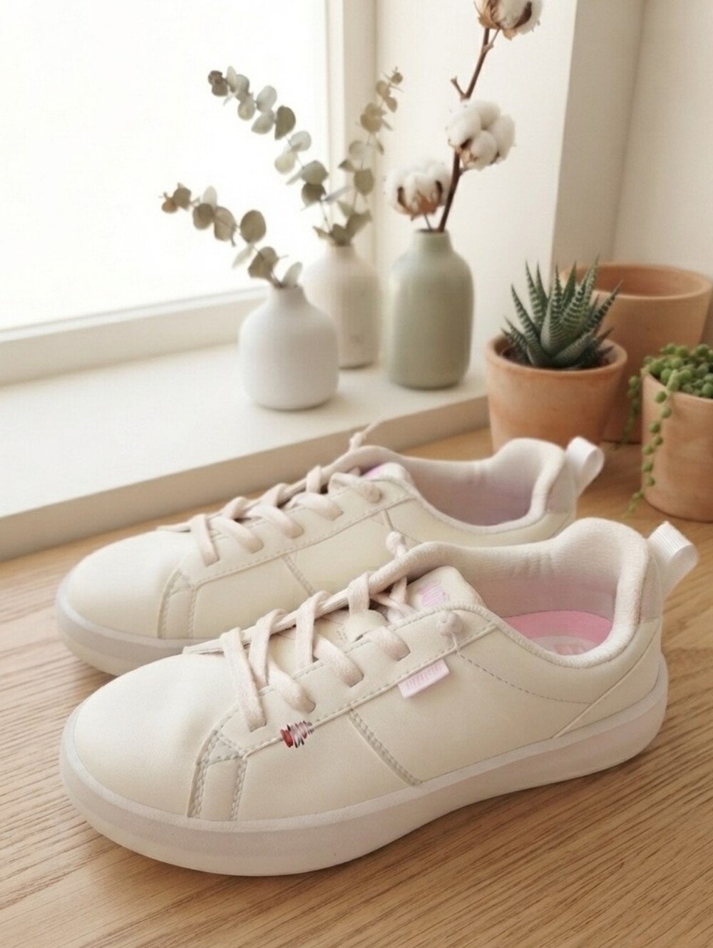 NWT Hey Dude Karina Duo Sneakers Girls Juniors 5 / Women's 7 Ivory w/Iridescent